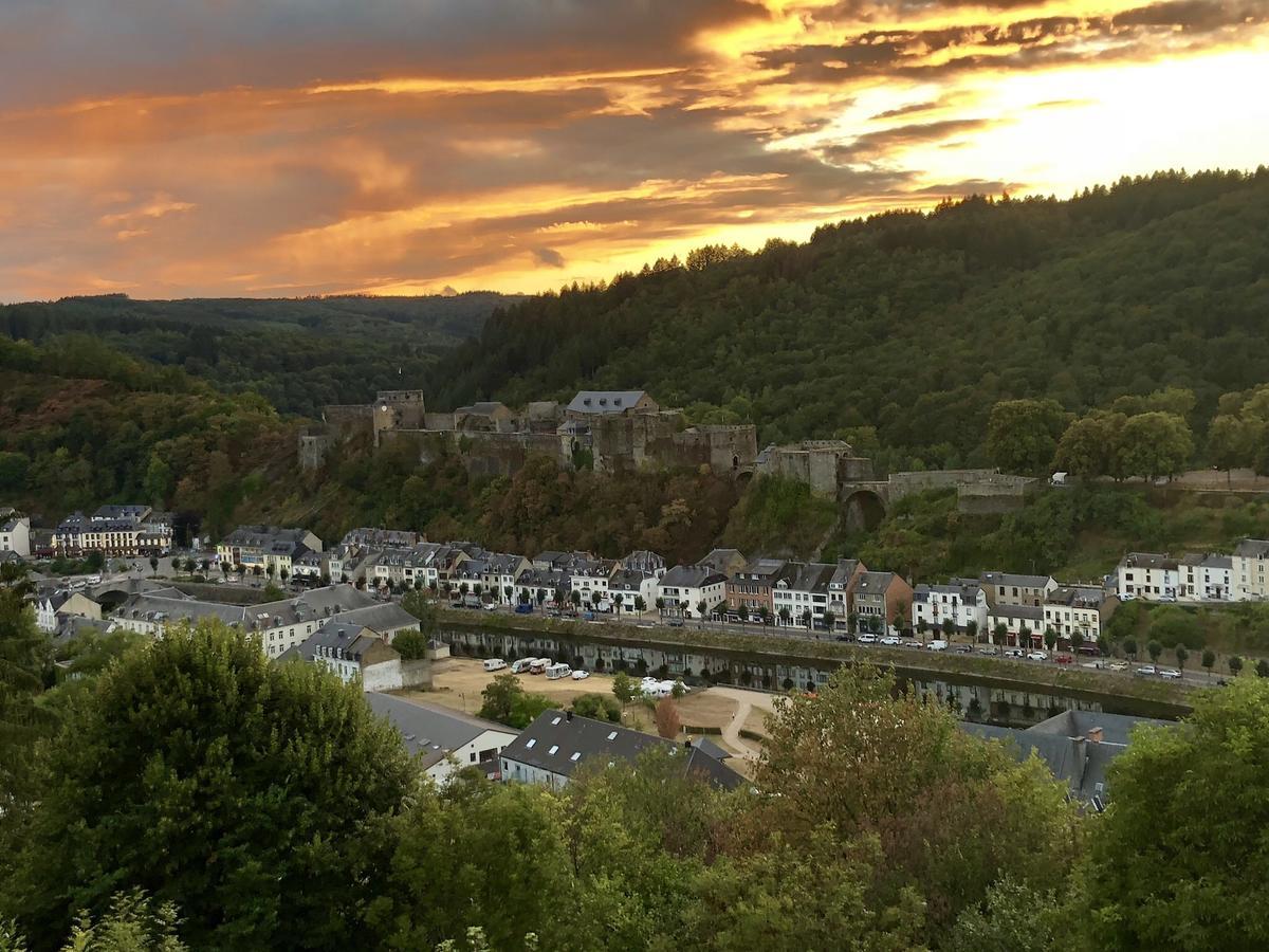 Auberge De Jeunesse De Бульон Экстерьер фото